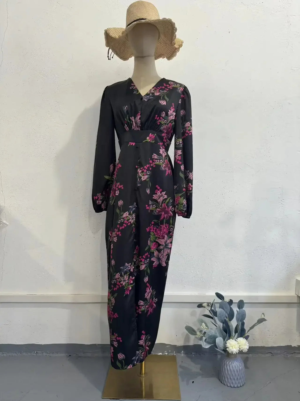 New Women's Clothing. Retro Printed Long Dress with A V-neck. Waist-cinching, Slit Design and Slimming Long Dress for Women. — image 6